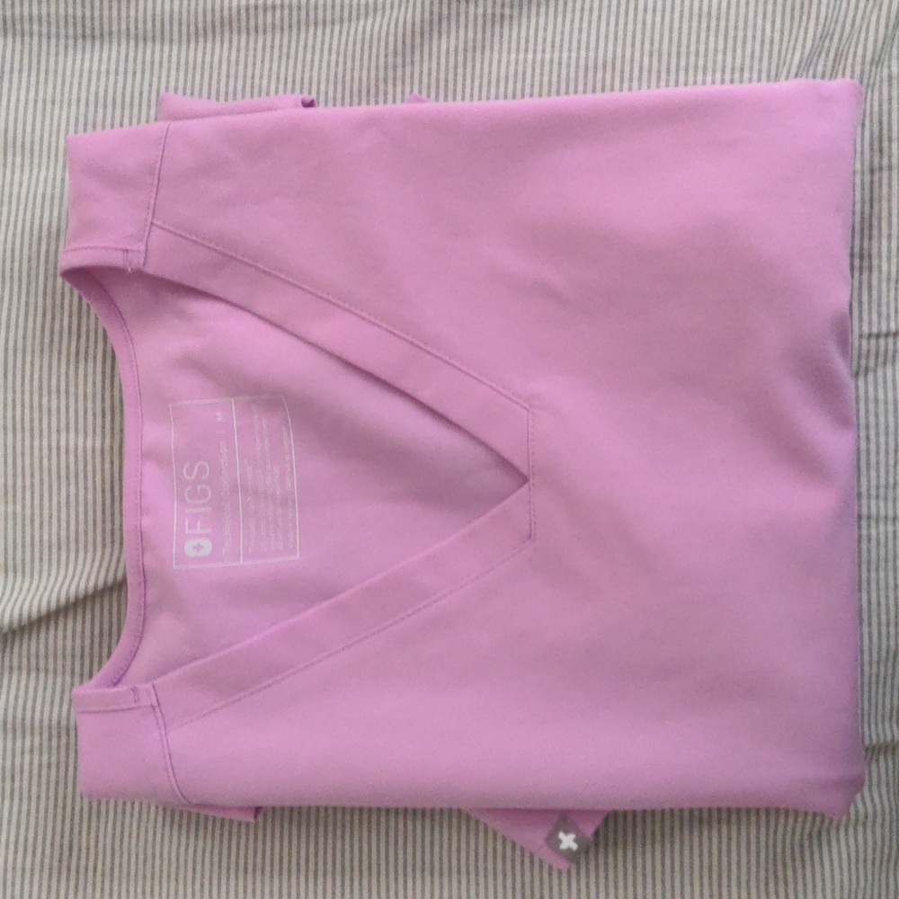 Casma Three pocket Scrub Top in Dusk